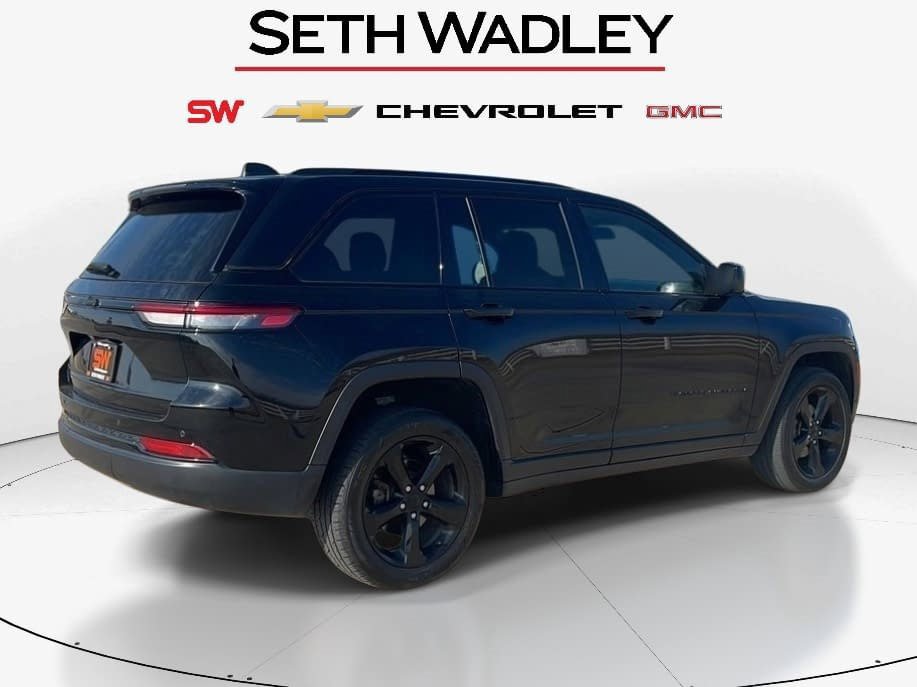 Used 2023 Jeep Grand Cherokee Altitude image 7