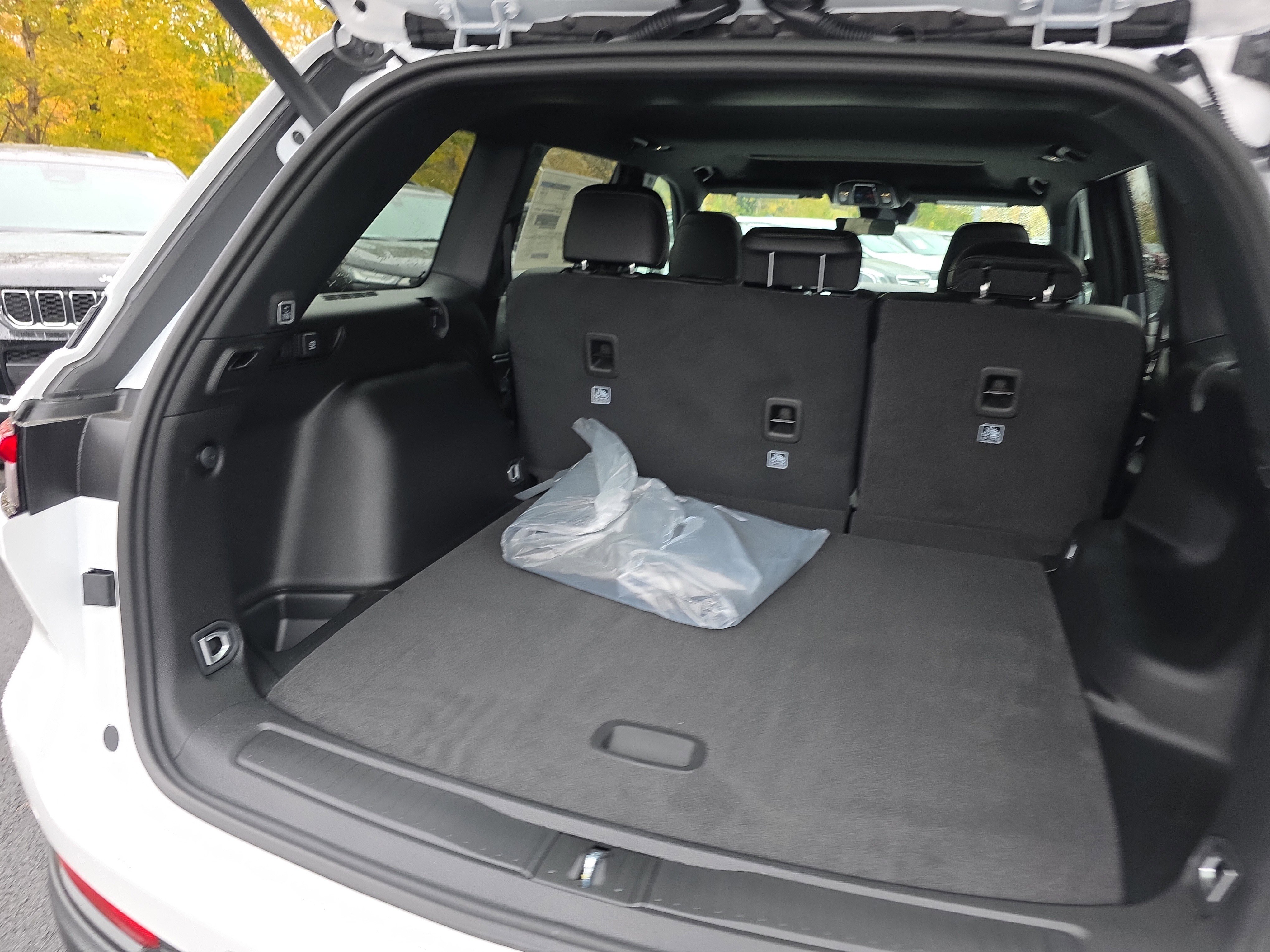 New 2025 Jeep Grand Cherokee Altitude image 34