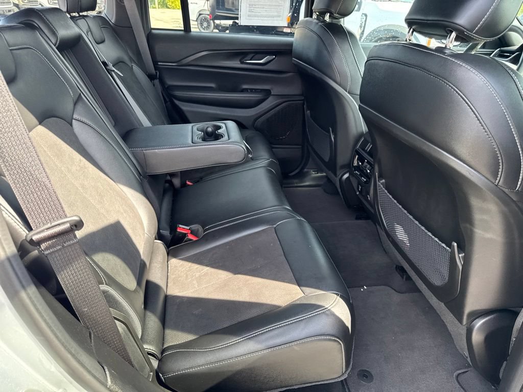 Used 2024 Jeep Grand Cherokee Altitude AWD/4WD image 39