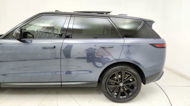 Used 2025 Land Rover Range Rover Sport SE image 11