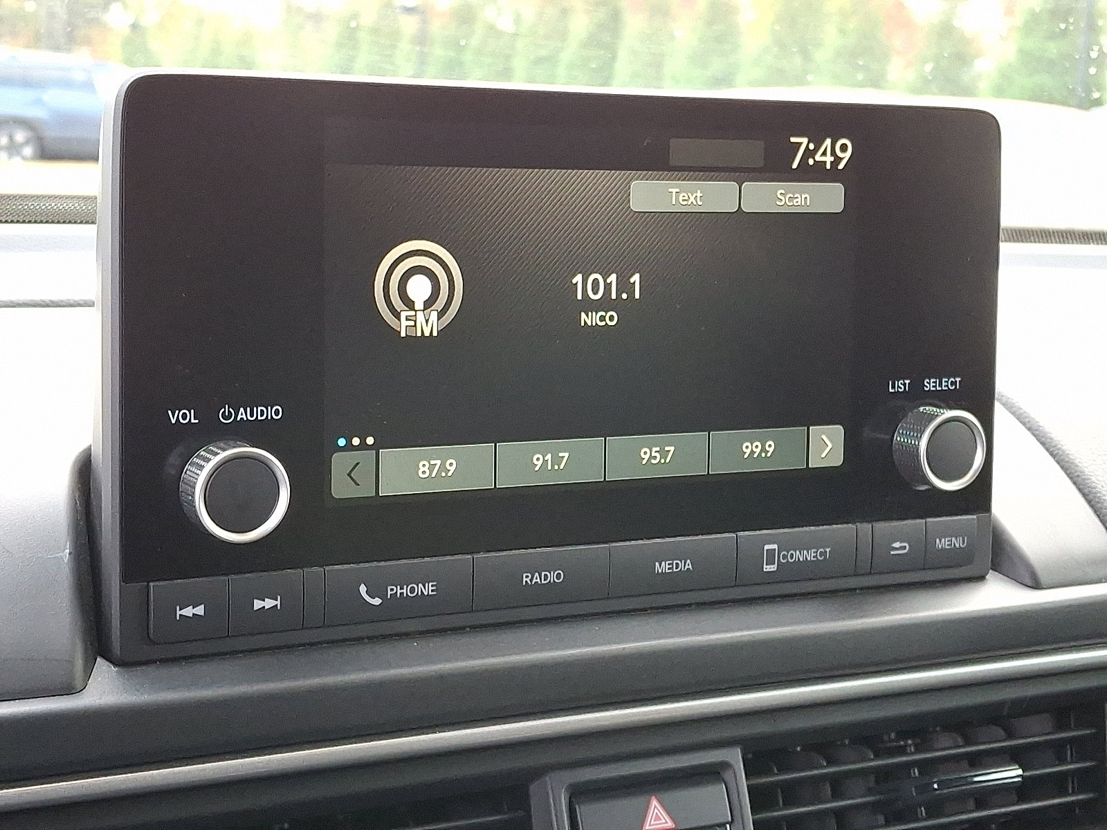 Used 2025 Honda Pilot Sport image 24