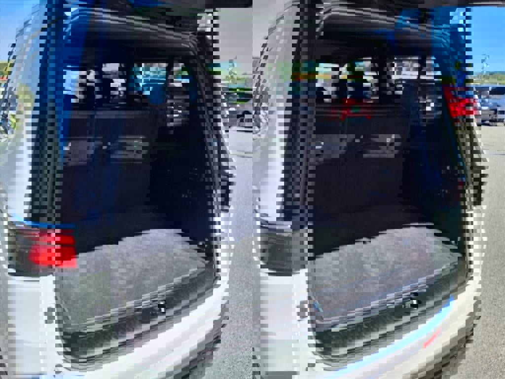 Used 2024 Jeep Wagoneer L Series II w/ Premium Group I image 23