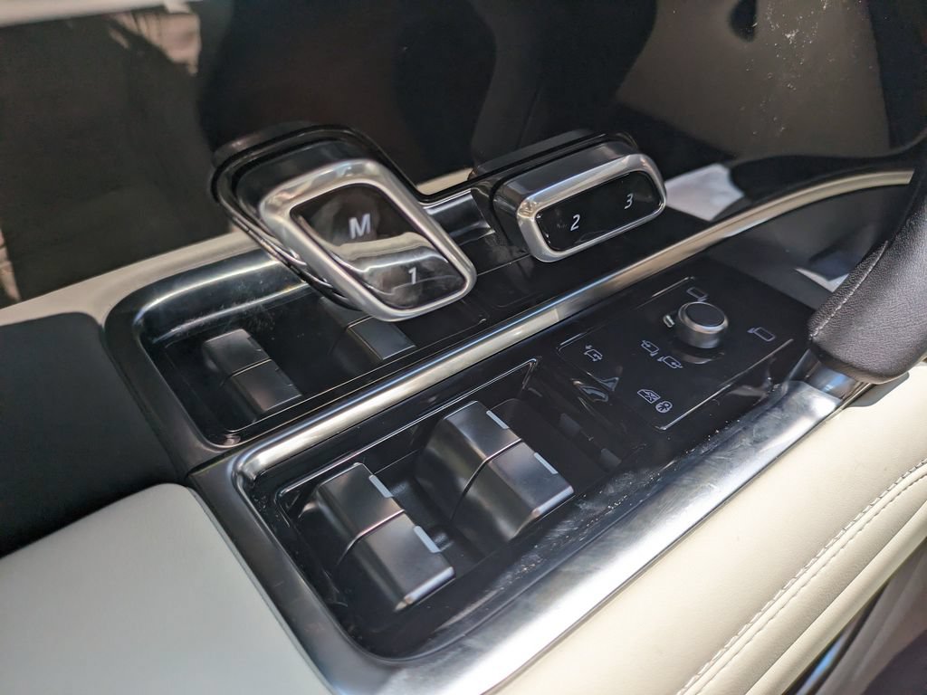 New 2026 Land Rover Range Rover Long Wheelbase SE AWD/4WD image 19