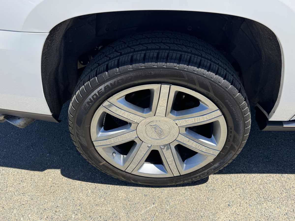 Used 2018 Cadillac Escalade ESV Premium Luxury AWD/4WD image 46