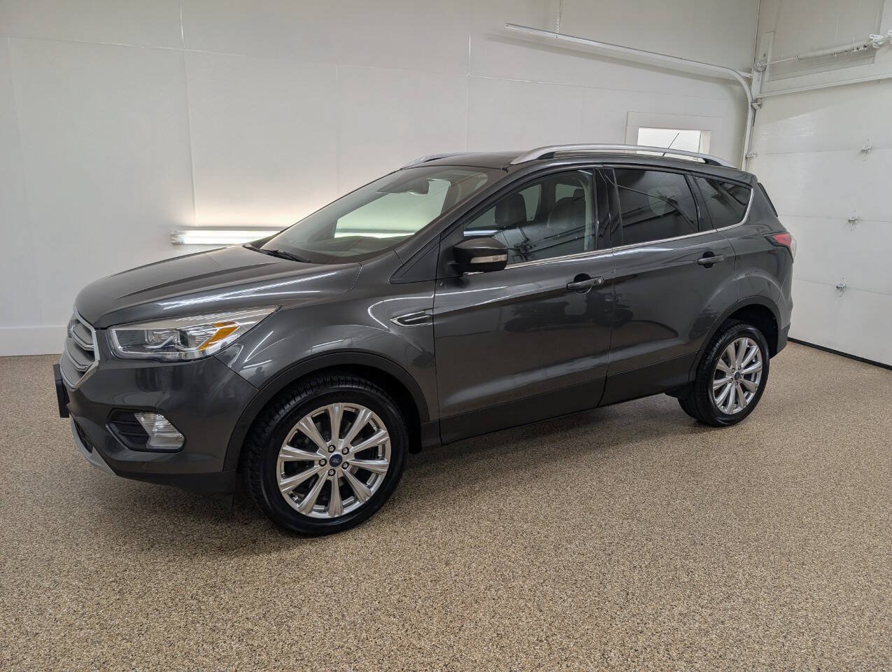 Used 2017 Ford Escape Titanium w/ Canadian Touring Package AWD/4WD image 1