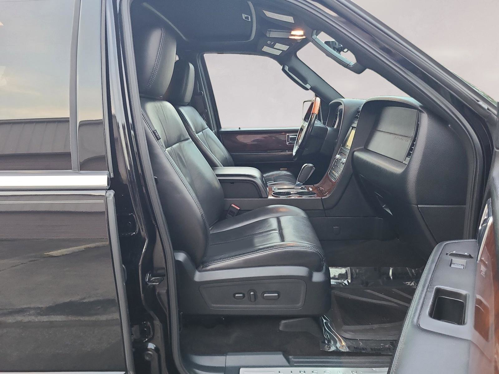 Used 2016 Lincoln Navigator Select image 26