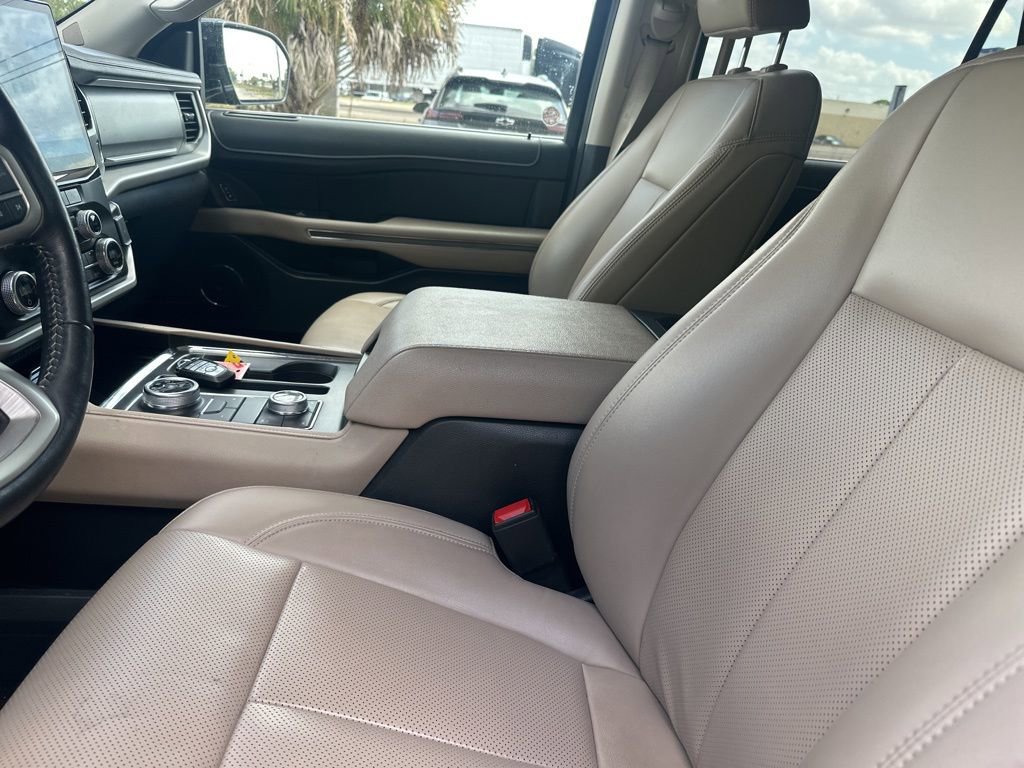 Used 2024 Ford Expedition Max XLT image 4