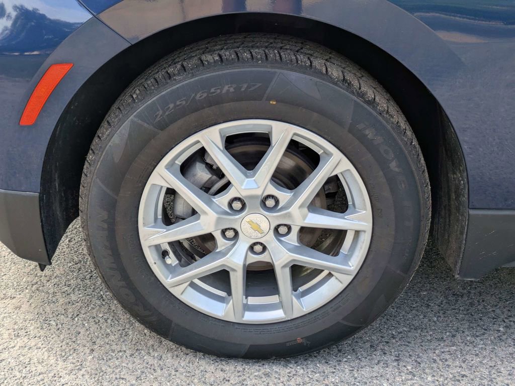 Used 2022 Chevrolet Equinox LT w/ Driver Convenience Package AWD/4WD image 11