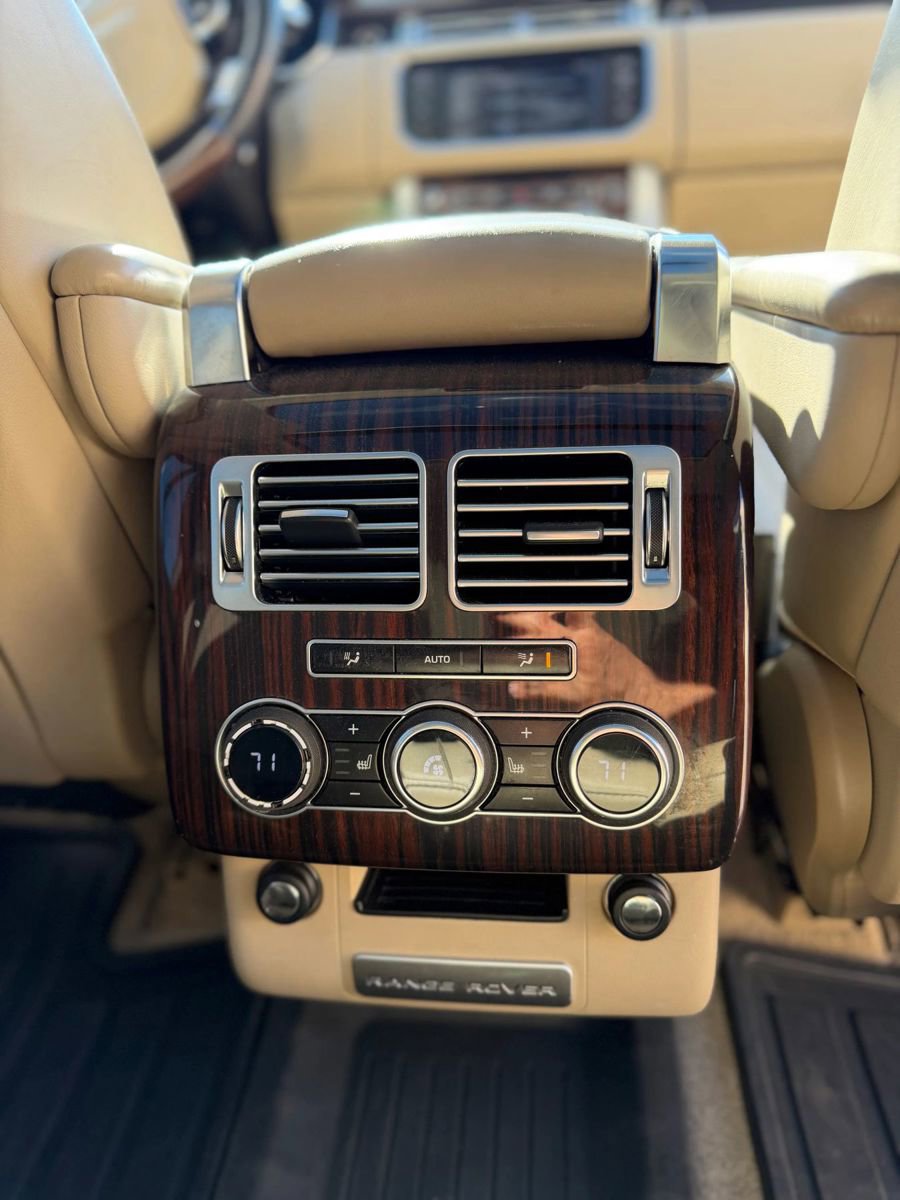 Used 2015 Land Rover Range Rover HSE image 10