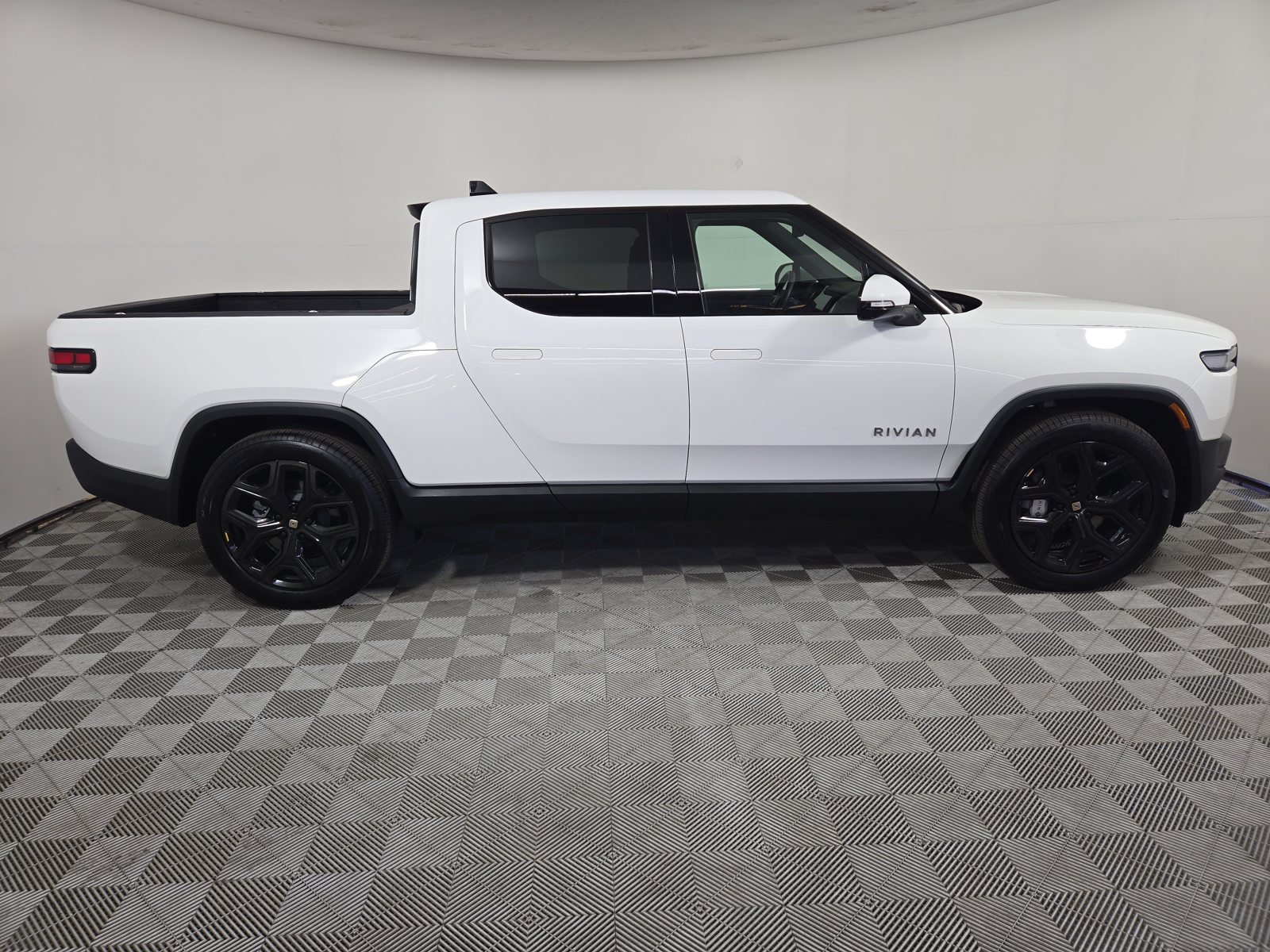 Used 2025 Rivian R1T Adventure Dual AWD/4WD image 6