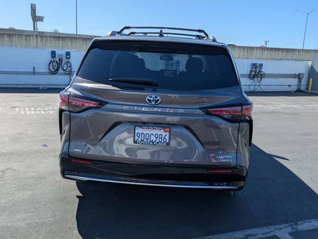 Used 2022 Toyota Sienna Limited image 10