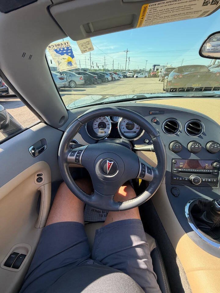 Used 2006 Pontiac Solstice Convertible w/ Premium Package RWD image 26