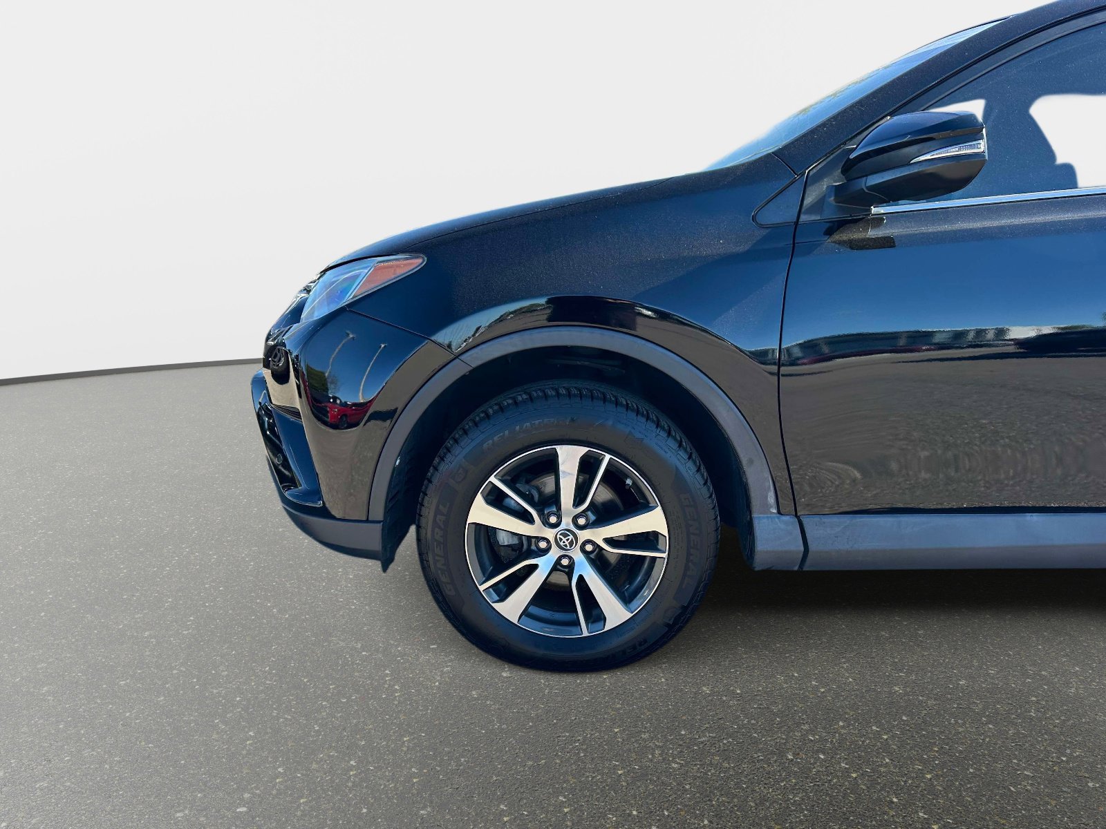 Used 2018 Toyota RAV4 XLE image 11