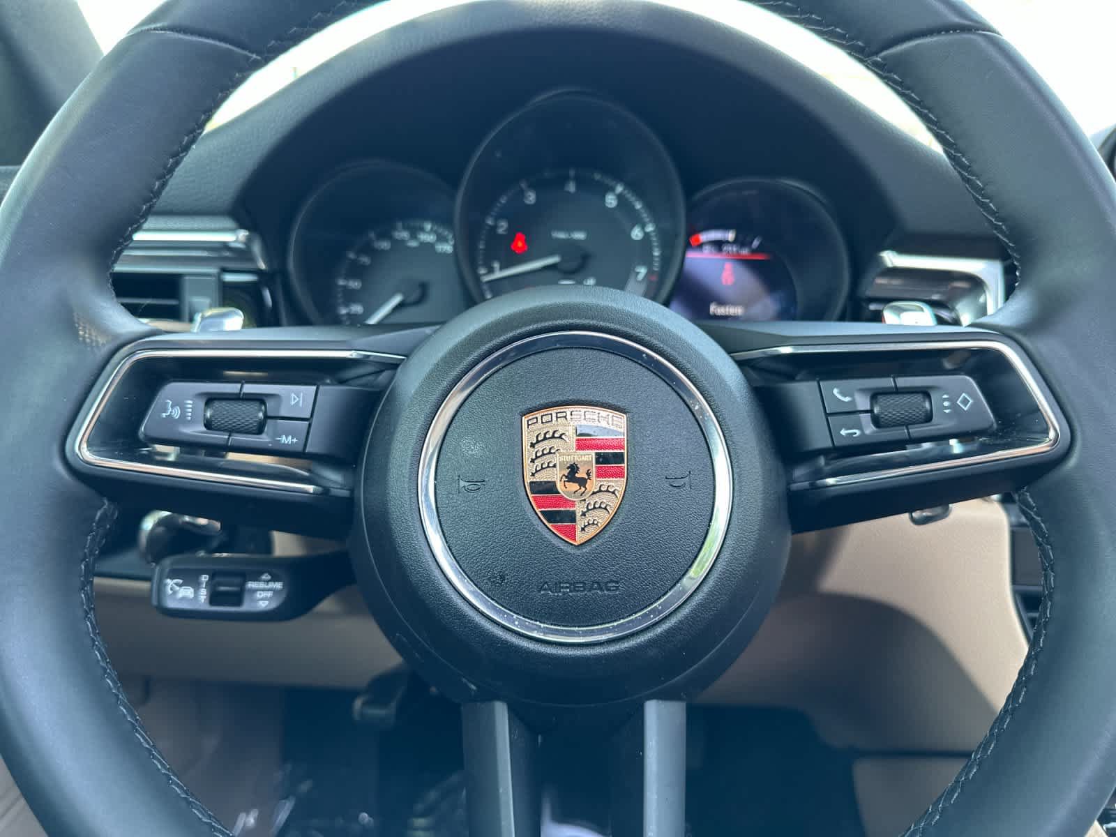Certified 2025 Porsche Macan AWD/4WD image 25