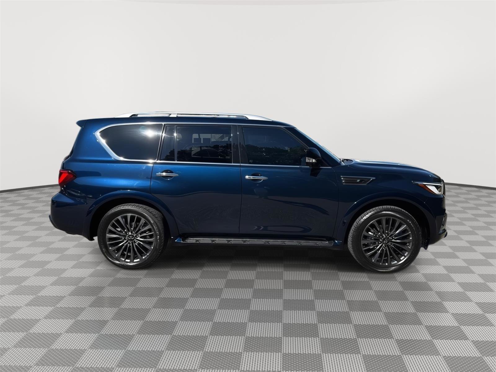 Used 2024 INFINITI QX80 Sensory AWD/4WD image 5