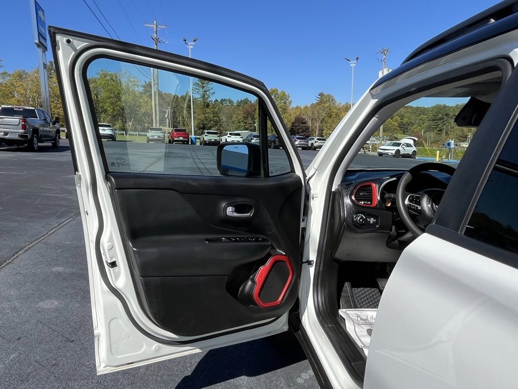 Used 2023 Jeep Renegade Trailhawk image 11