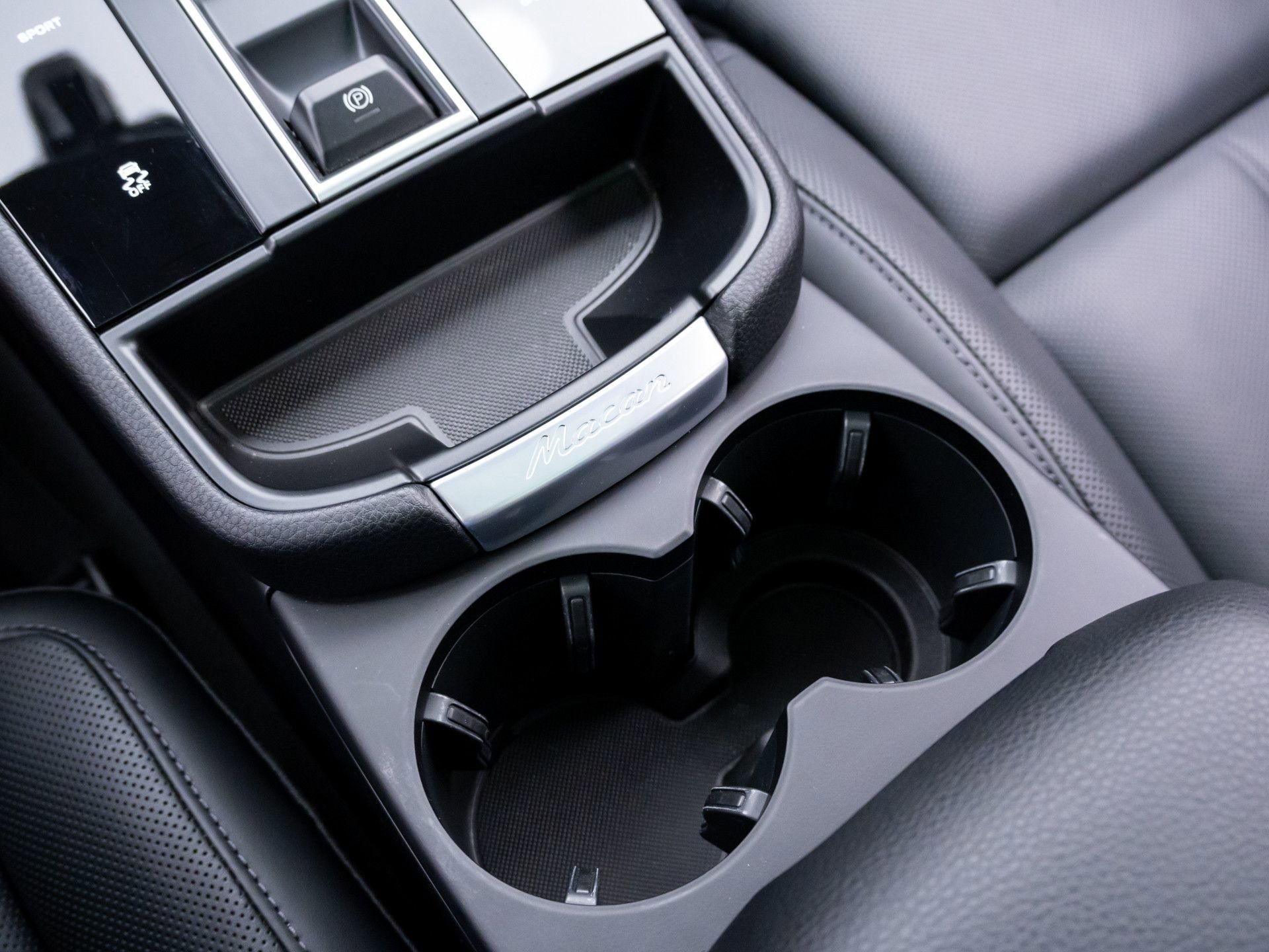 Certified 2026 Porsche Macan AWD/4WD image 30