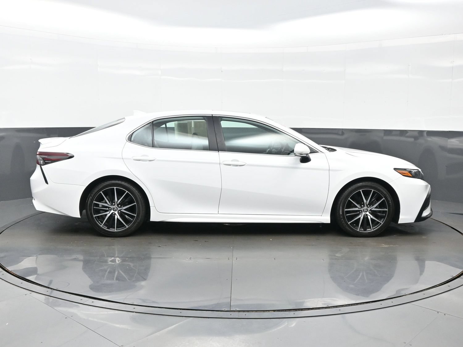 Used 2024 Toyota Camry SE w/ Audio Upgrade Package FWD image 7