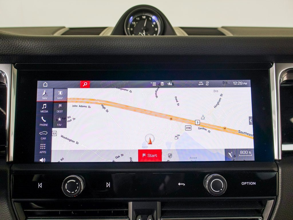 Used 2025 Porsche Macan image 16