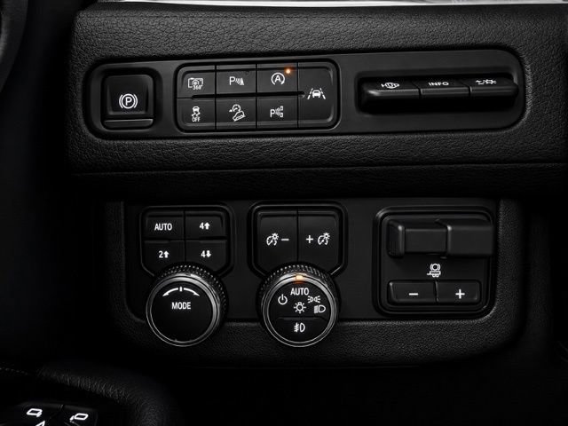 Used 2023 GMC Yukon Denali w/ Advanced Technology Package AWD/4WD image 45