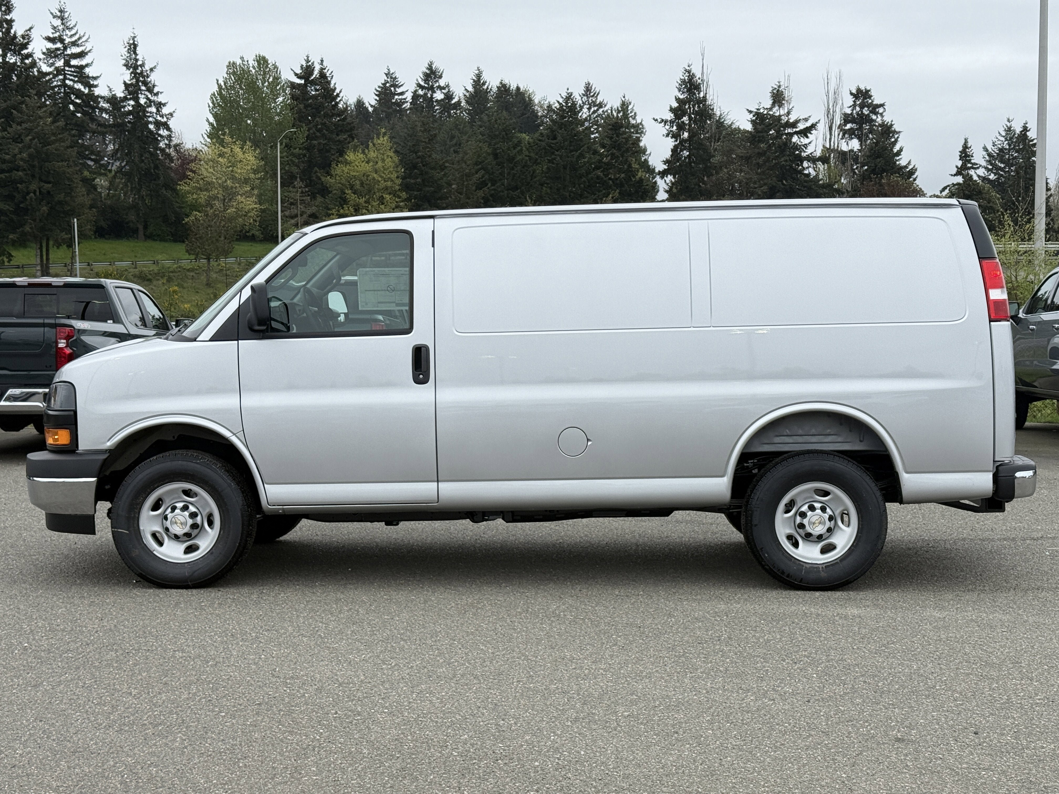New 2026 Chevrolet Express 2500 RWD image 2