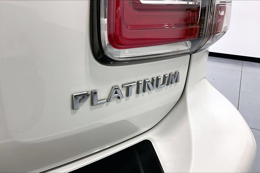 Used 2019 Nissan Armada Platinum w/ Captain's Chairs Package RWD image 39