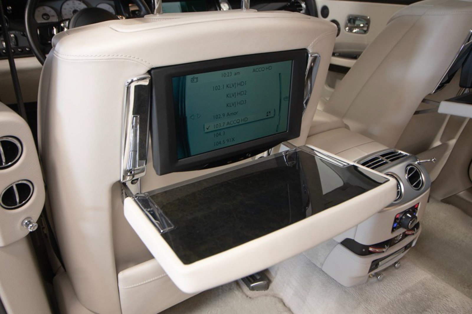 Used 2015 Rolls-Royce Ghost Extended Wheelbase image 60