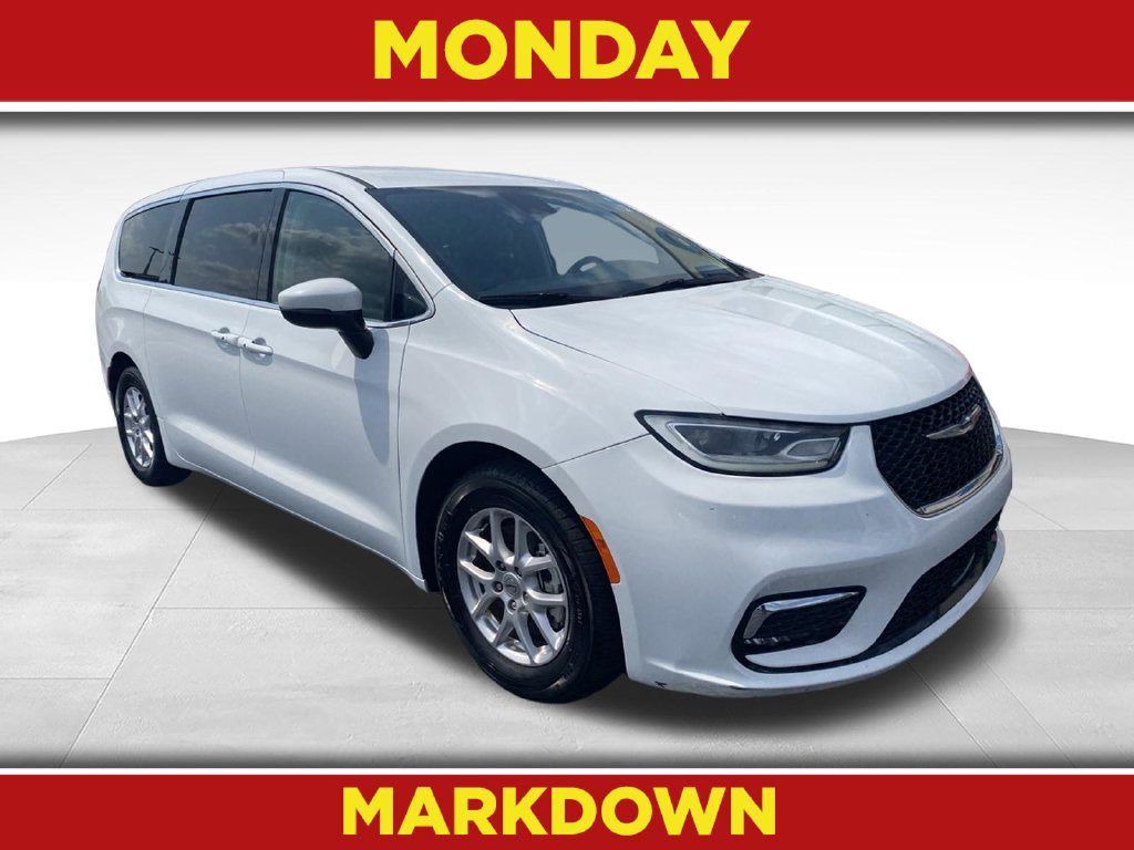Used 2023 Chrysler Pacifica Touring-L FWD image 1