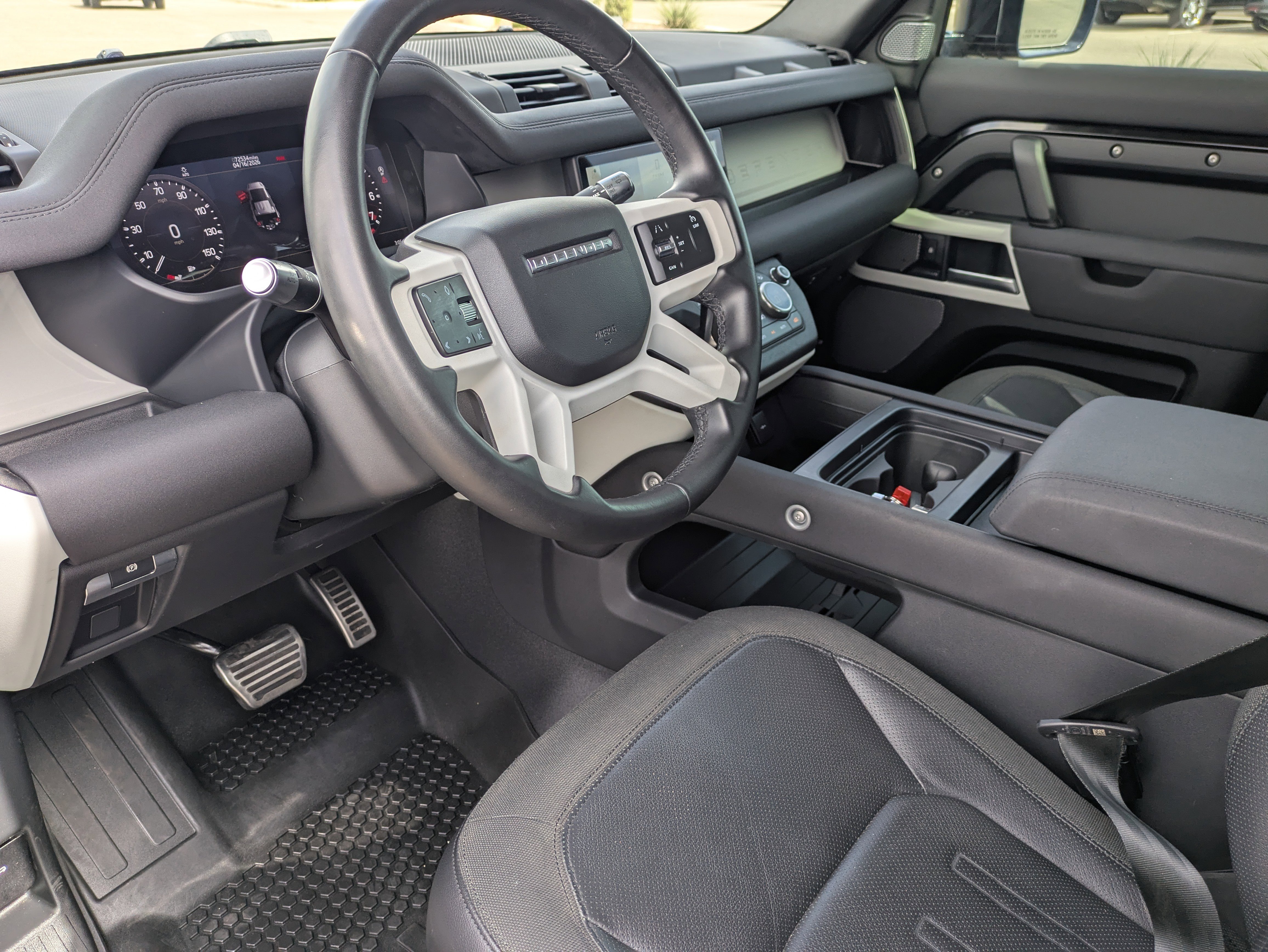 Used 2020 Land Rover Defender 110 SE image 24