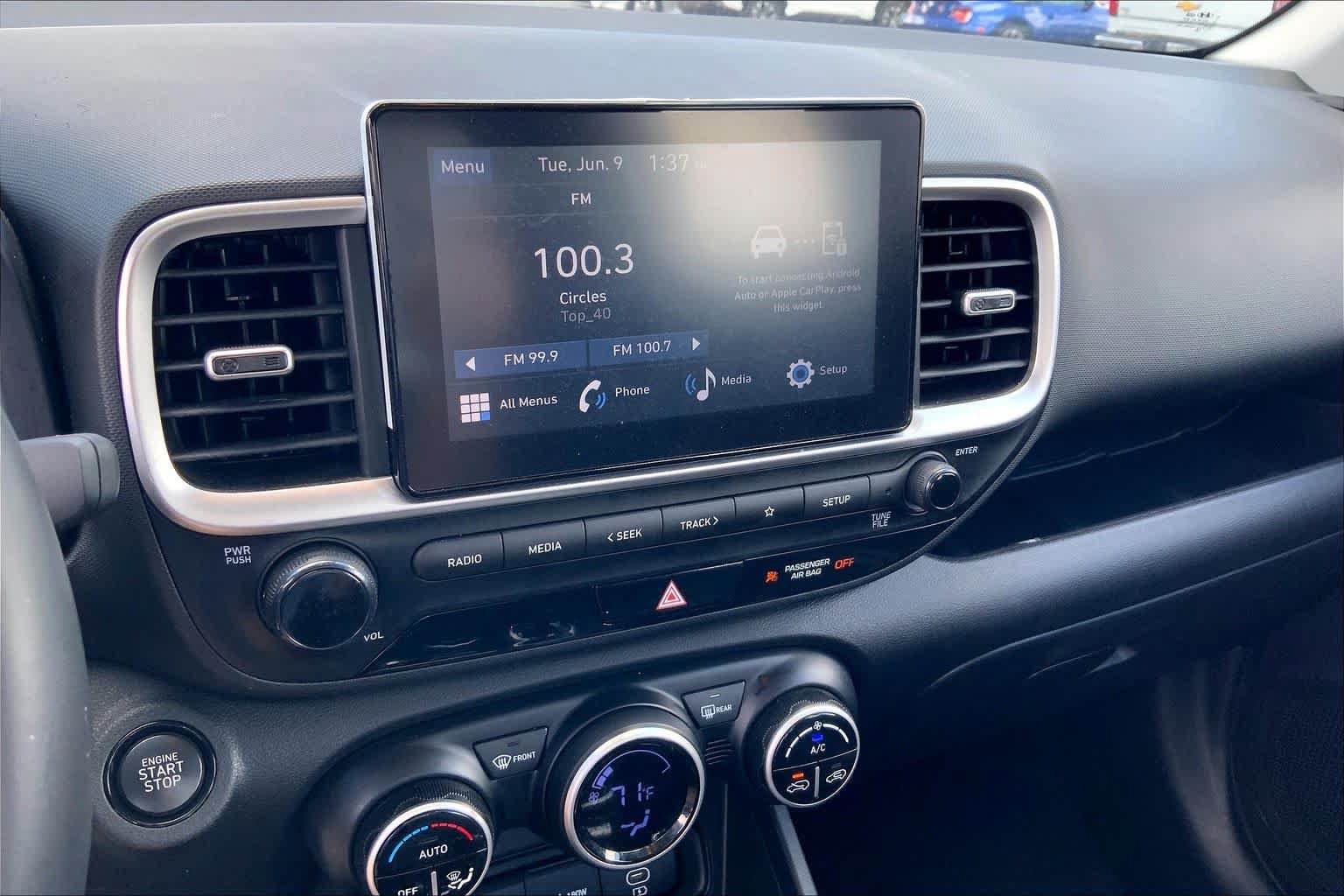 Used 2025 Hyundai Venue SEL FWD image 34