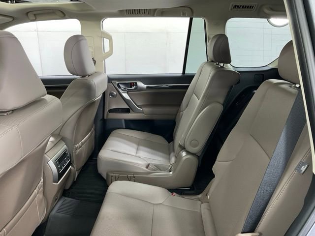 Used 2023 Lexus GX 460 Premium w/ Accessory Package image 38