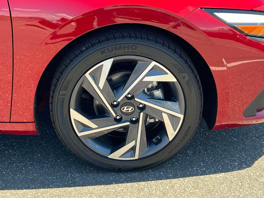 Used 2025 Hyundai Elantra Sport FWD image 9