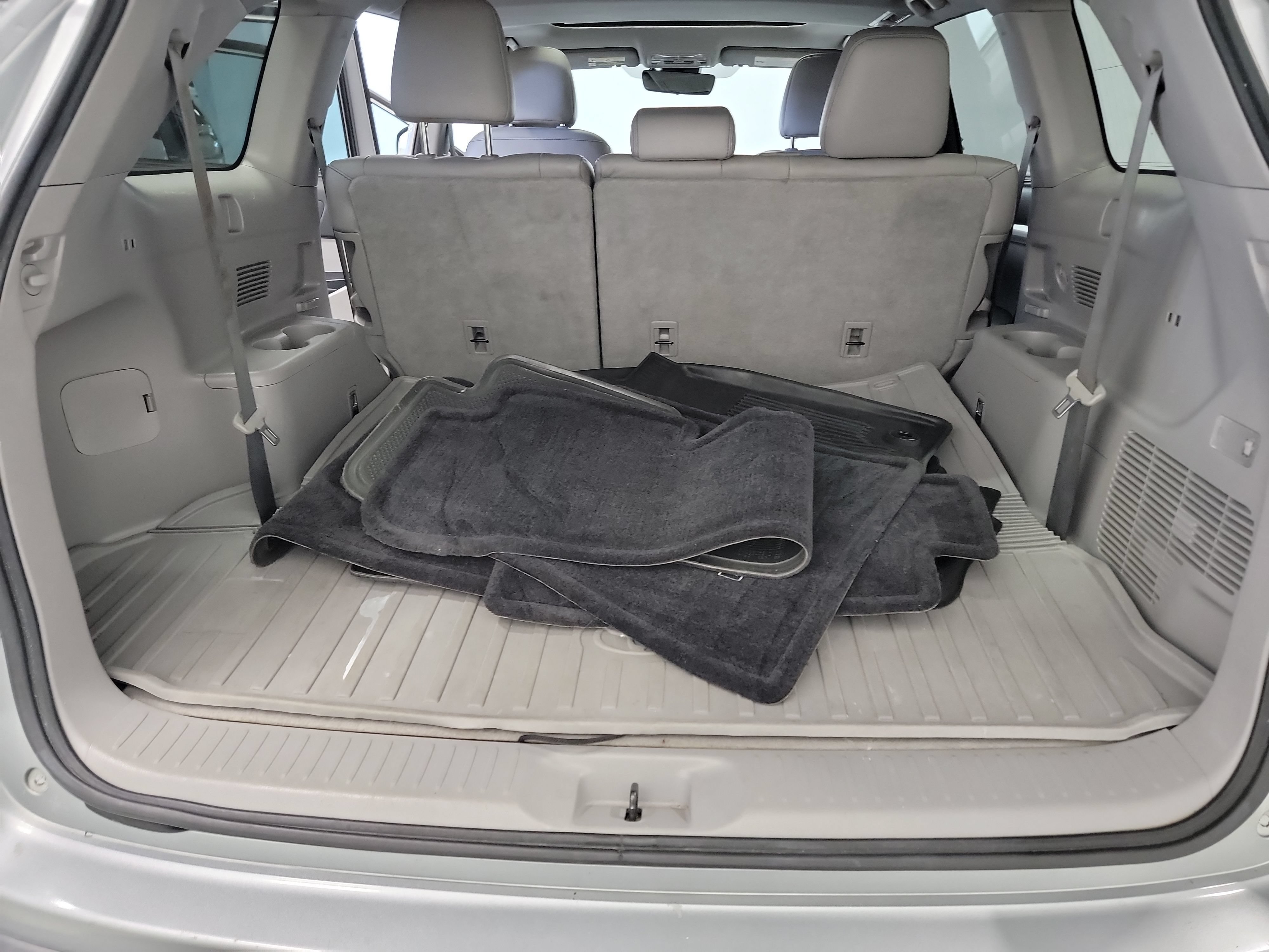 Used 2017 Toyota Highlander XLE w/ Carpet Mat Package AWD/4WD image 26