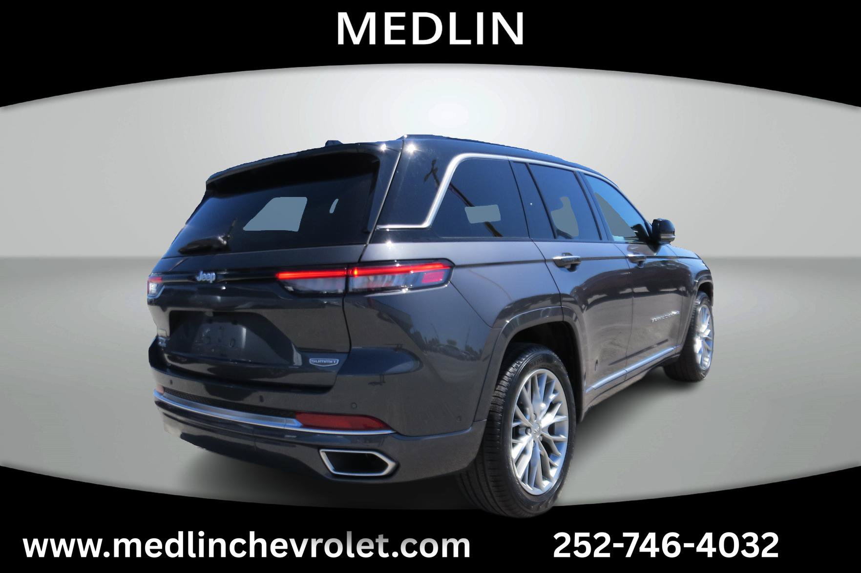 Used 2025 Jeep Grand Cherokee Summit AWD/4WD image 8