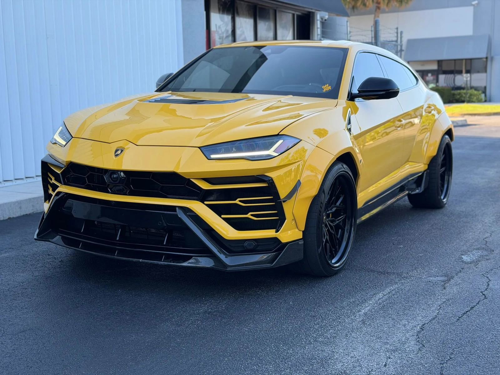 Used 2021 Lamborghini Urus AWD/4WD image 3
