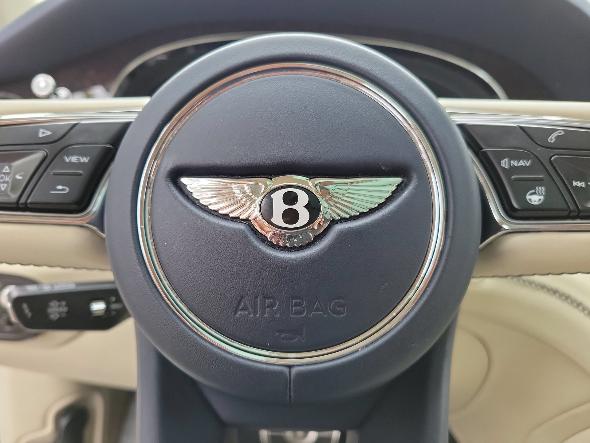 Certified 2022 Bentley Bentayga AWD/4WD image 41