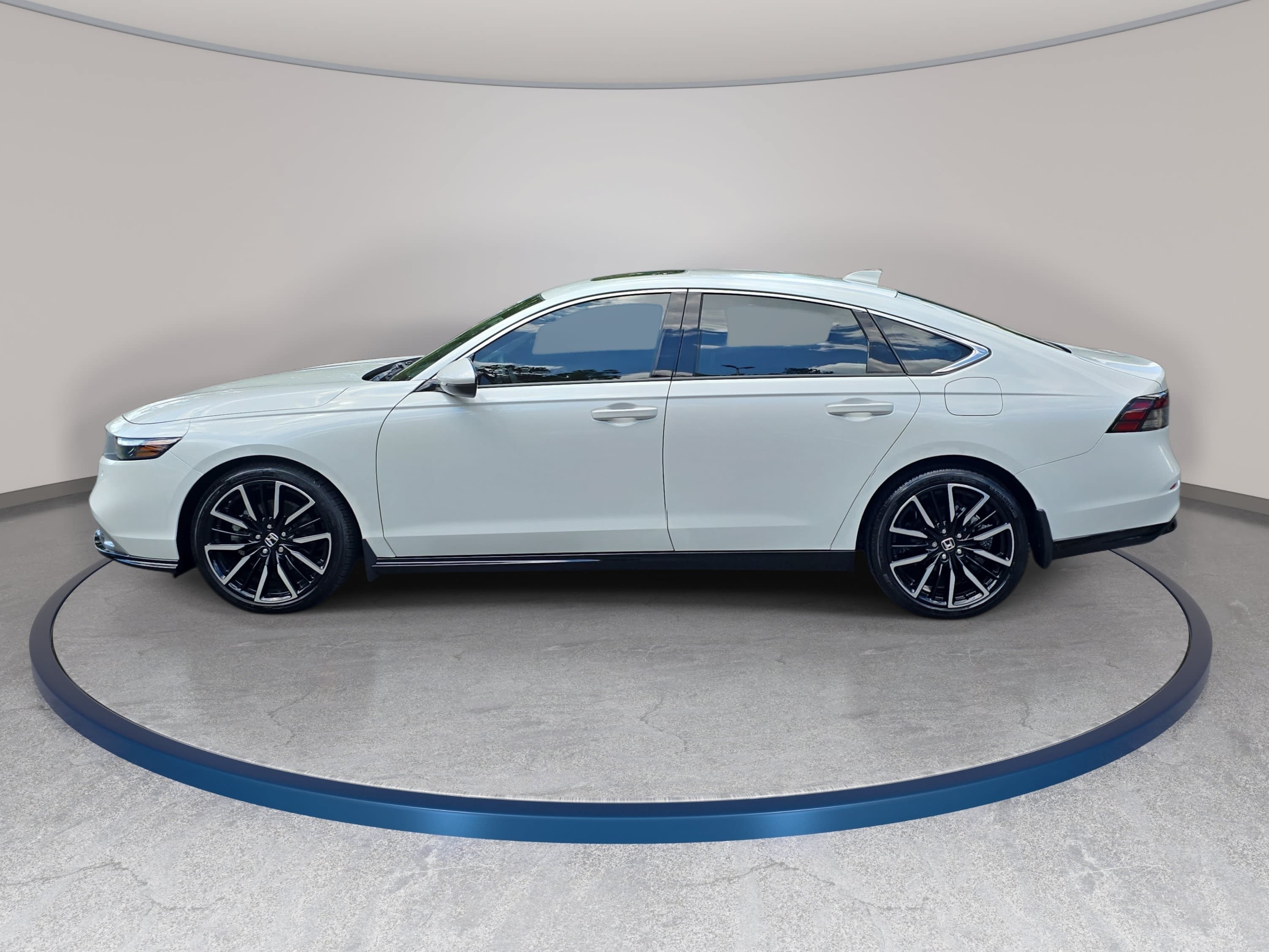 Used 2024 Honda Accord Touring image 8