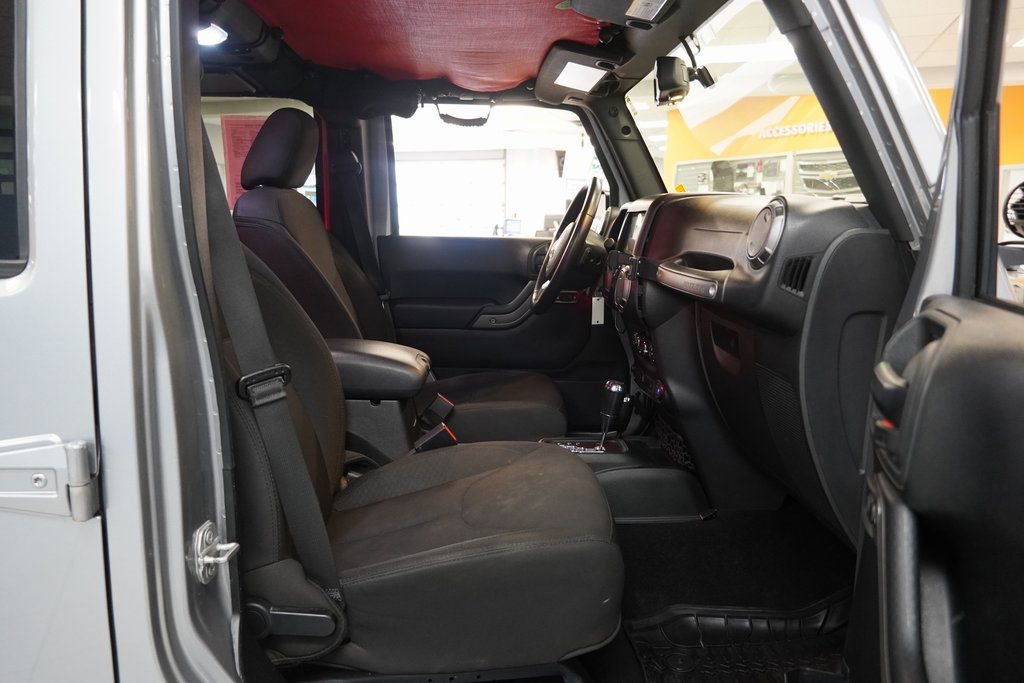 Used 2018 Jeep Wrangler Unlimited Sport S image 27