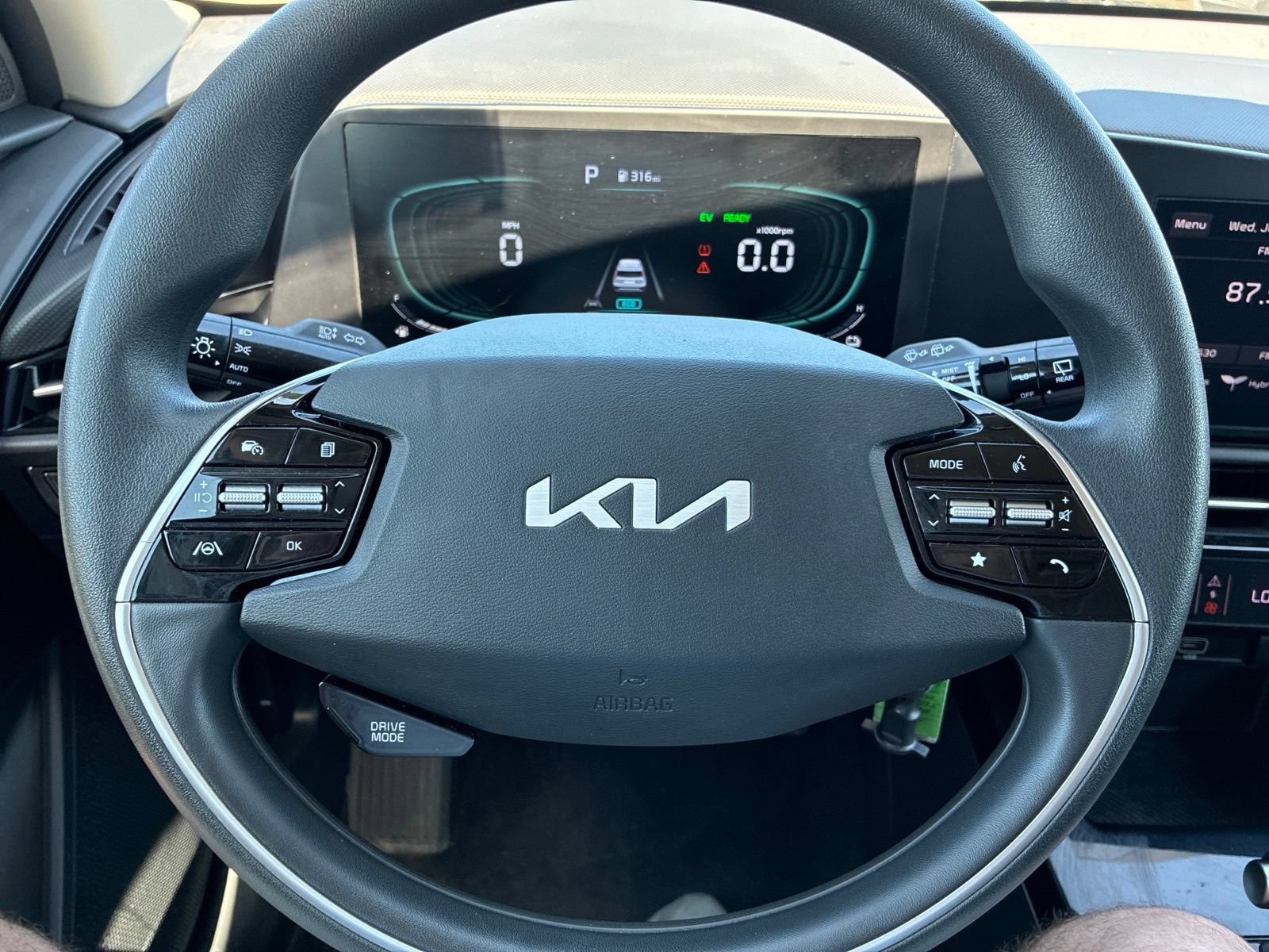 Used 2024 Kia Niro LX FWD image 19