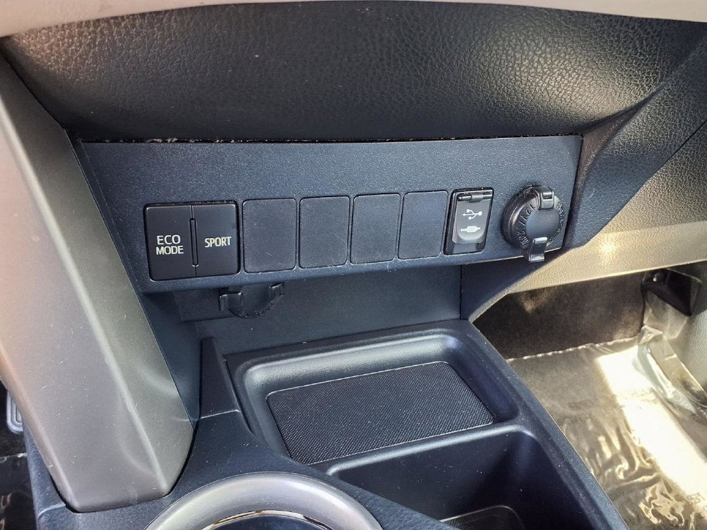 Used 2015 Toyota RAV4 XLE FWD image 25