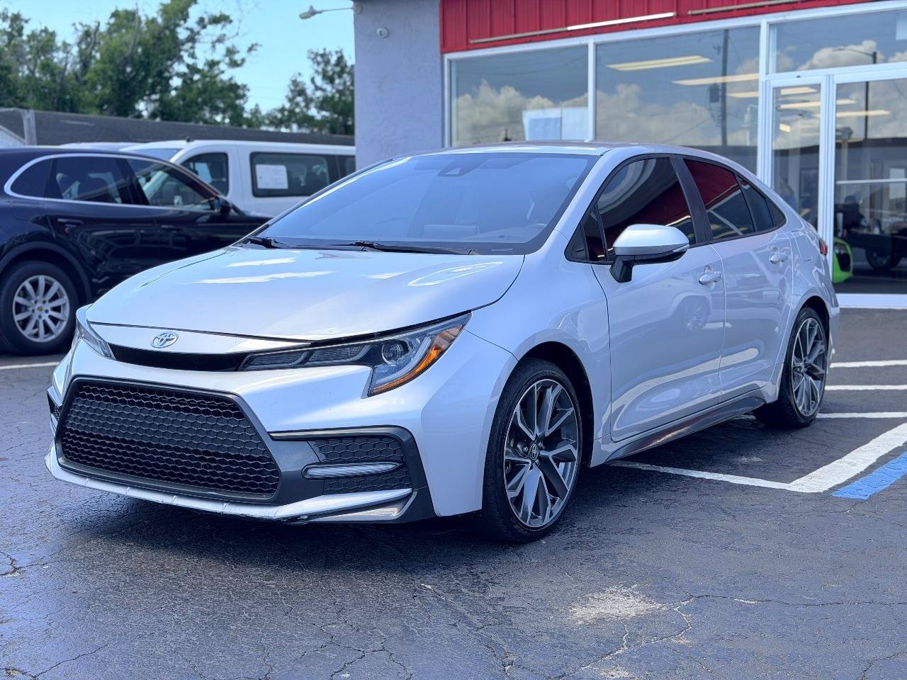 Used 2021 Toyota Corolla SE FWD image 3