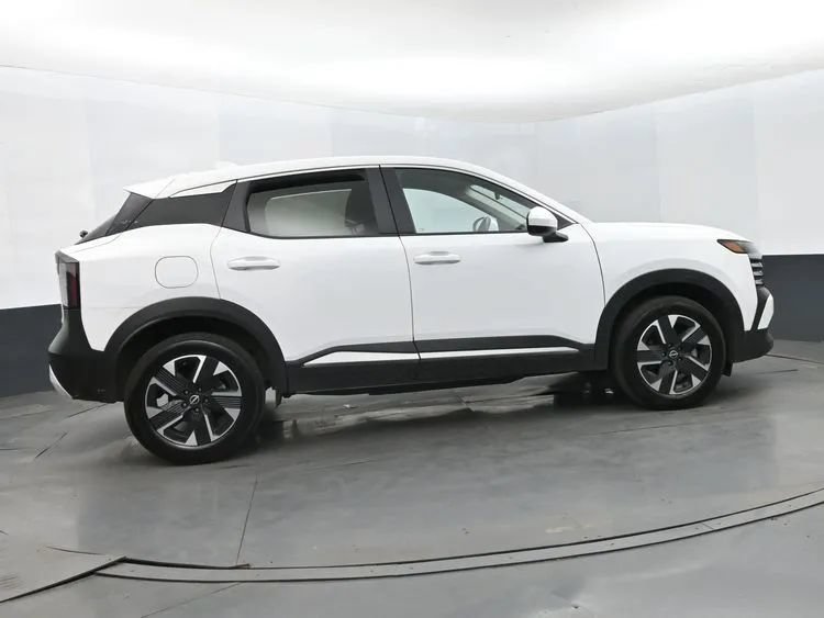 Used 2025 Nissan Kicks SV AWD/4WD image 4