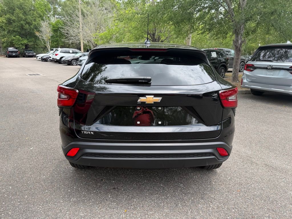 Used 2025 Chevrolet Trax LS FWD image 5