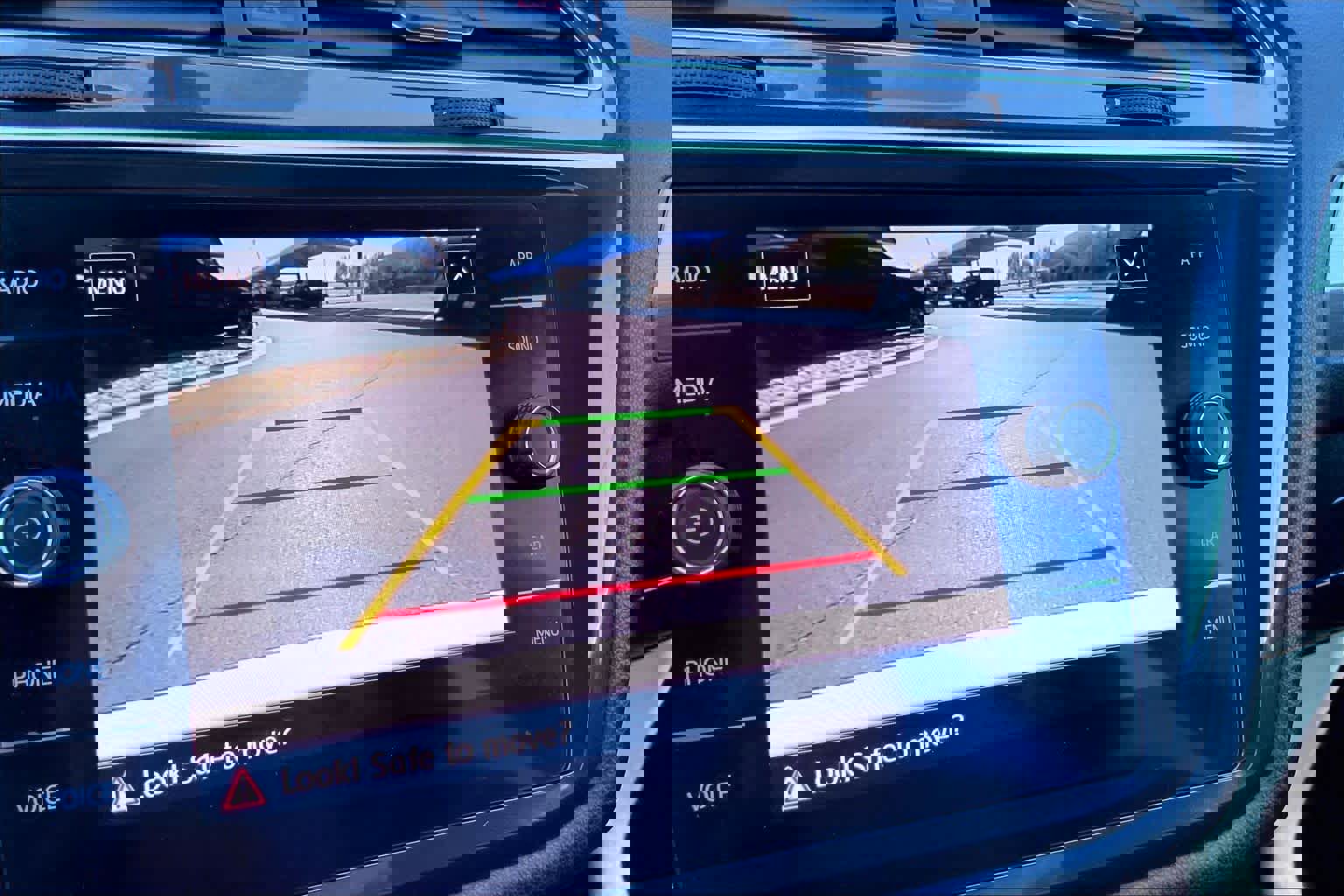 Used 2020 Volkswagen Tiguan SE R-Line image 27