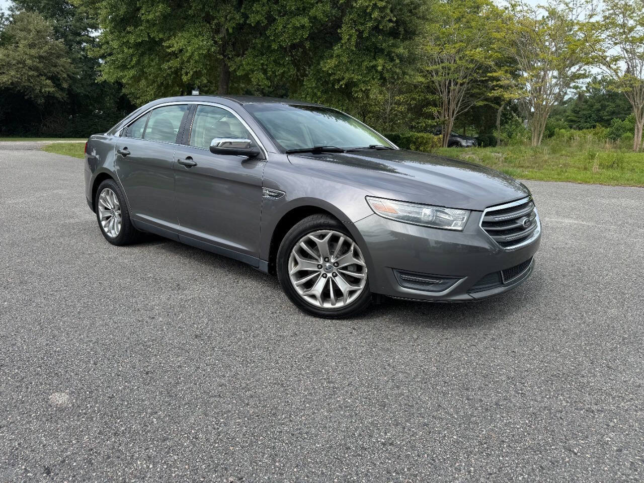 Used 2013 Ford Taurus Limited FWD image 8