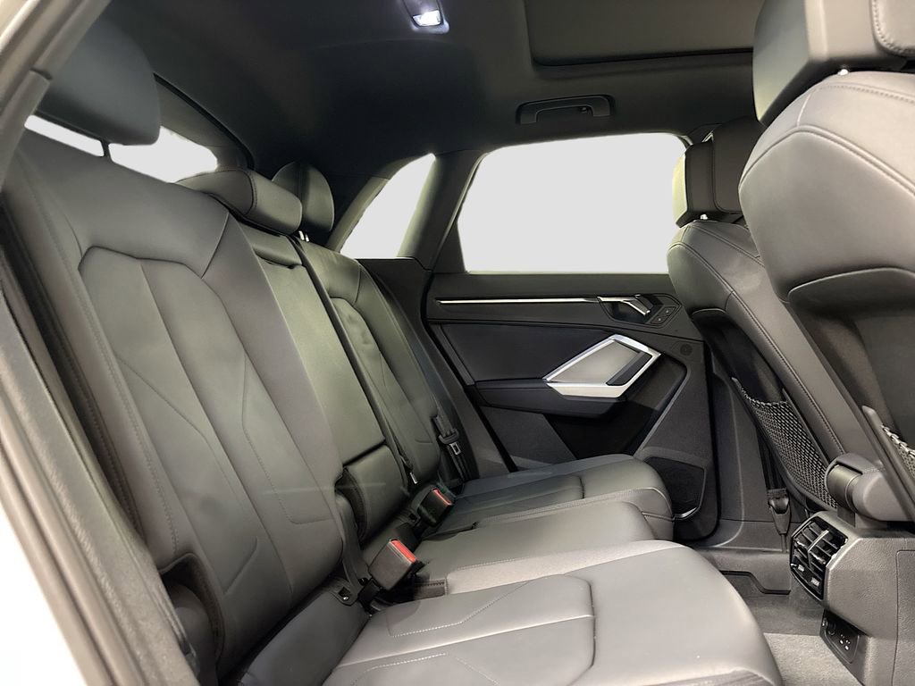 Used 2025 Audi Q3 2.0T Premium w/ Convenience Package image 17
