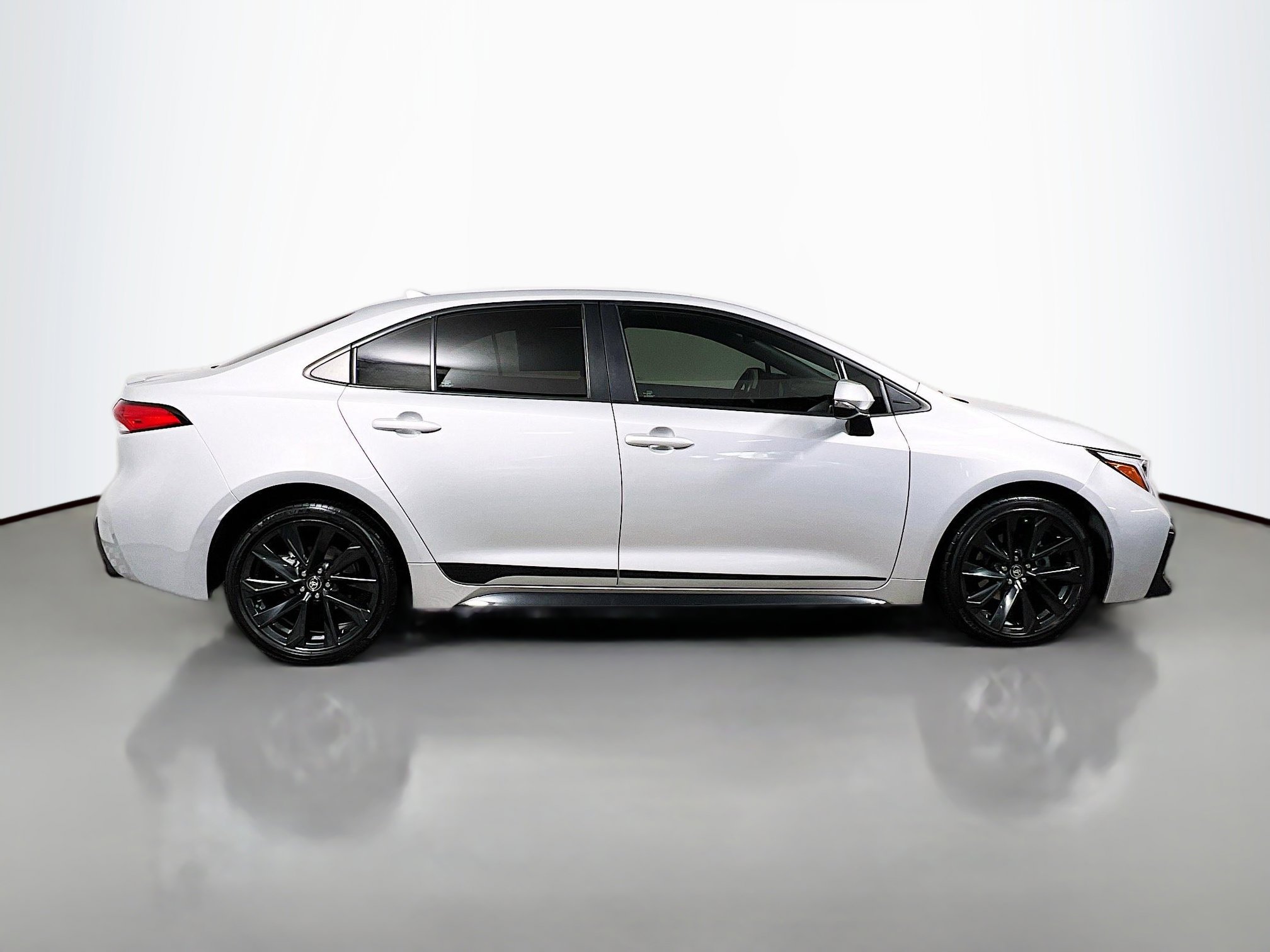 Used 2023 Toyota Corolla SE image 3