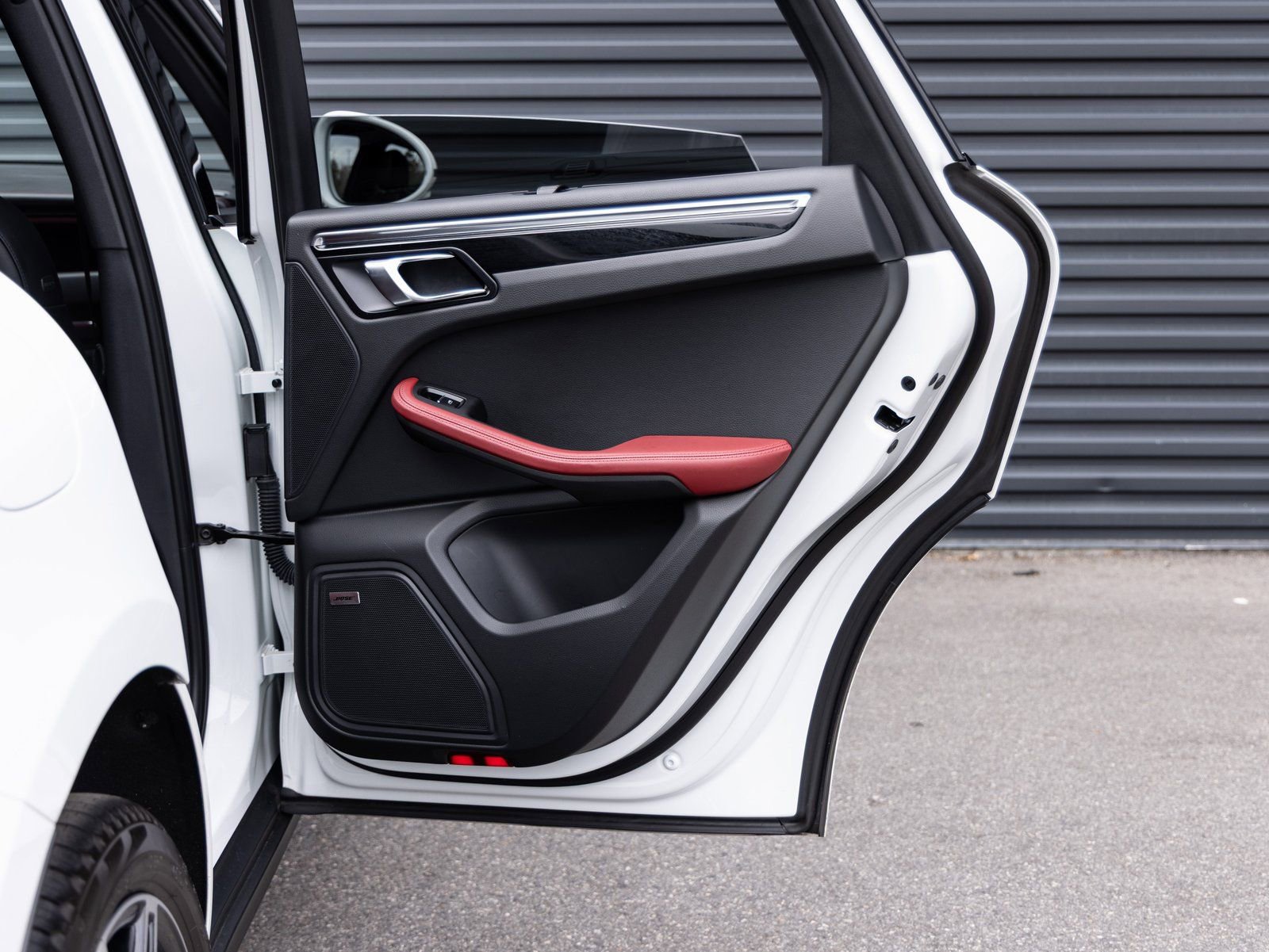 Certified 2024 Porsche Macan image 29