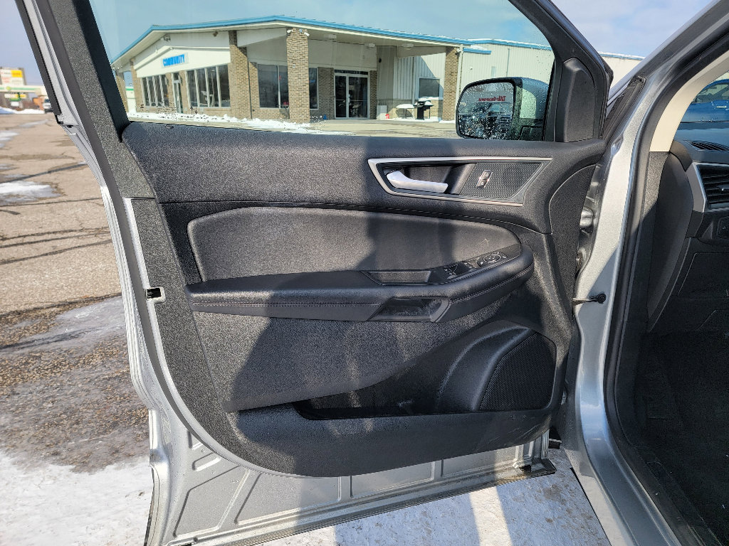 Used 2024 Ford Edge SEL image 9