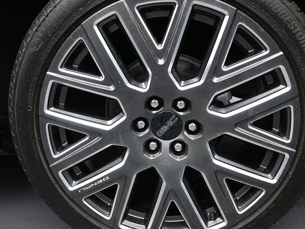 Used 2025 GMC Yukon Denali Ultimate image 9